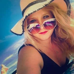 Meet your Posher, Jeaneen Lynn